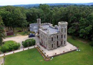 Aerial shot of Winnekenni Castle.